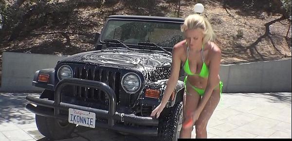  Hot Babe Natalia Starr Soaps Up Her Jeep & Buffs Her Pussy!
